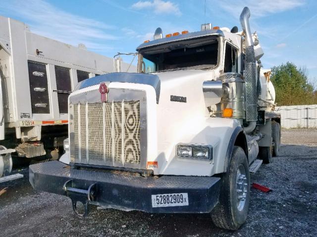 1NKDL40X1DJ336851 - 2013 KENWORTH CONSTRUCTI WHITE photo 2