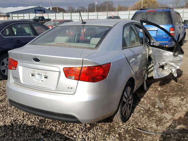 KNAFU4A23D5655684 - 2013 KIA FORTE EX SILVER photo 4