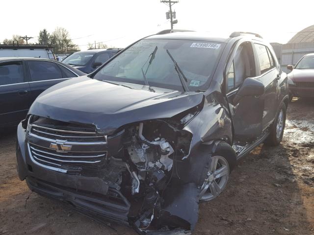 3GNCJPSB0GL259285 - 2016 CHEVROLET TRAX 1LT GRAY photo 2