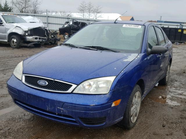 1FAFP34N46W198526 - 2006 FORD FOCUS ZX4 BLUE photo 2