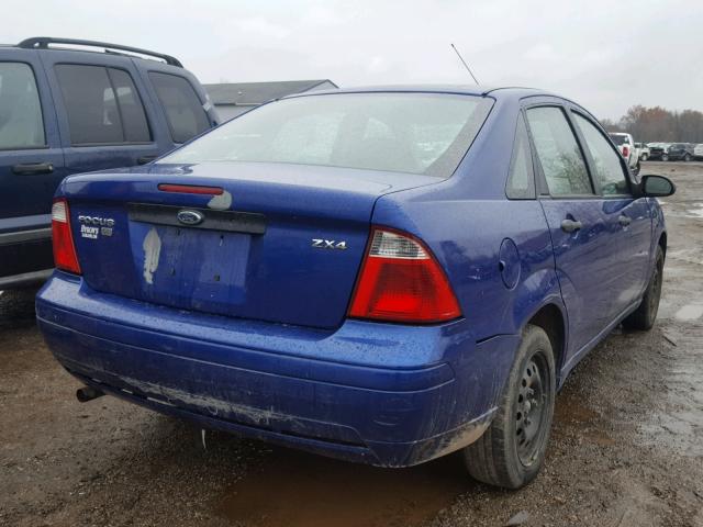 1FAFP34N46W198526 - 2006 FORD FOCUS ZX4 BLUE photo 4