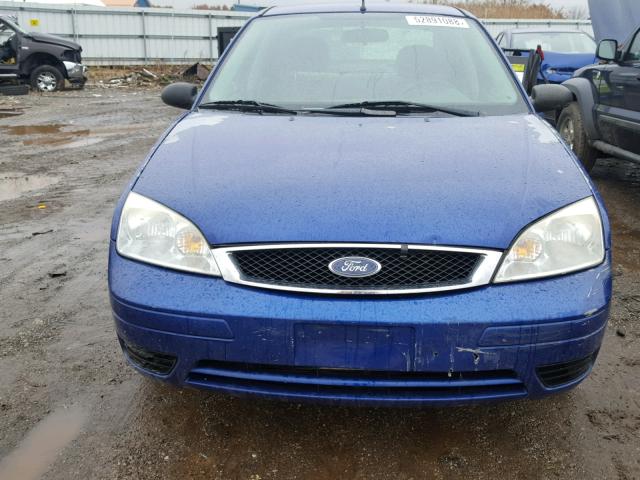 1FAFP34N46W198526 - 2006 FORD FOCUS ZX4 BLUE photo 9