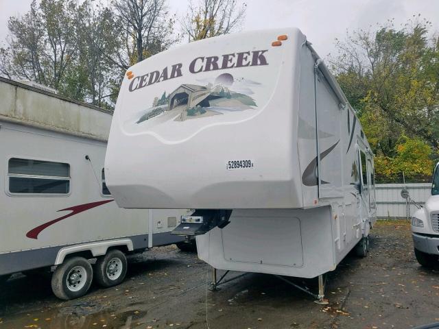 4X4FCRN238S201028 - 2008 FORR CEDAR CREE WHITE photo 2