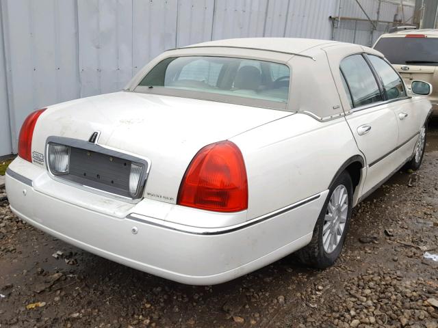 1LNHM83W24Y669086 - 2004 LINCOLN TOWN CAR U WHITE photo 4