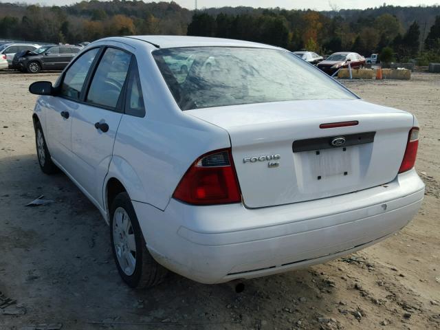 1FAHP34N57W229177 - 2007 FORD FOCUS ZX4 WHITE photo 3