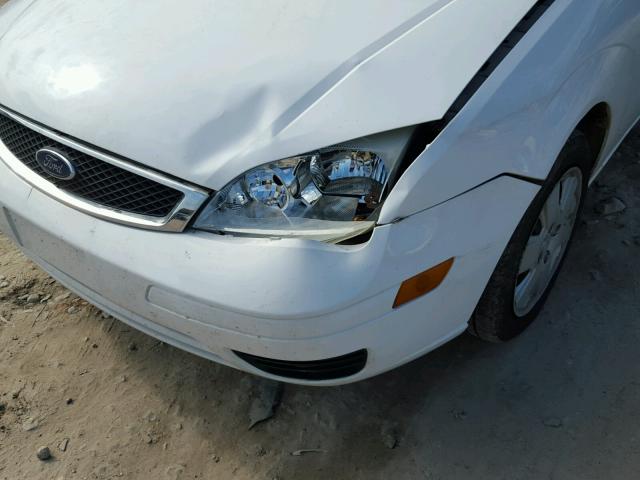 1FAHP34N57W229177 - 2007 FORD FOCUS ZX4 WHITE photo 9