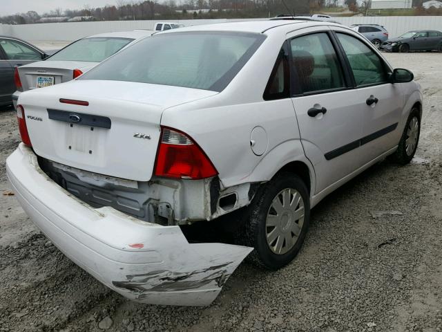 1FAFP34N86W155565 - 2006 FORD FOCUS ZX4 WHITE photo 4