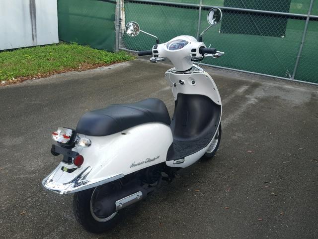 RFGBS1HE1JXAW1178 - 2018 SANY SCOOTER WHITE photo 4
