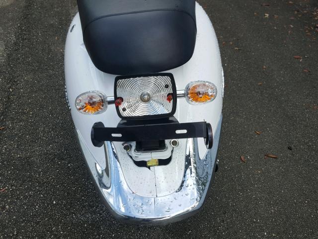 RFGBS1HE1JXAW1178 - 2018 SANY SCOOTER WHITE photo 9