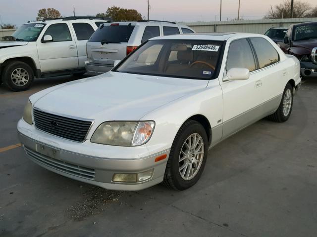 JT8BH28F3Y0175858 - 2000 LEXUS LS 400 WHITE photo 2