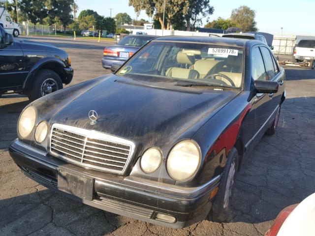 WDBJF55F0VA442970 - 1997 MERCEDES-BENZ E 320 BLACK photo 2