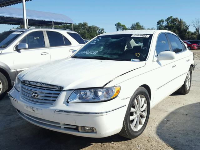 KMHFC46F76A044127 - 2006 HYUNDAI AZERA SE WHITE photo 2