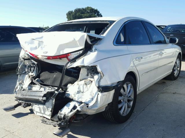 KMHFC46F76A044127 - 2006 HYUNDAI AZERA SE WHITE photo 4