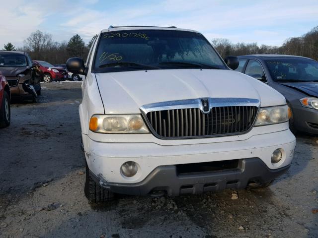 5LMFU28A01LJ03015 - 2001 LINCOLN NAVIGATOR Ақ фото 9