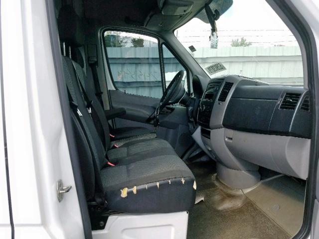 WD3PE8CC6B5527853 - 2011 MERCEDES-BENZ SPRINTER 2 WHITE photo 5