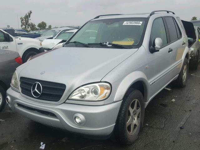 4JGAB72E81A275493 - 2001 MERCEDES-BENZ ML 430 SILVER photo 2