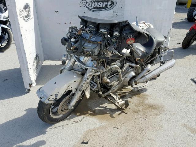 1HD1FCW112Y606656 - 2002 HARLEY-DAVIDSON FLHTCUI WHITE photo 2