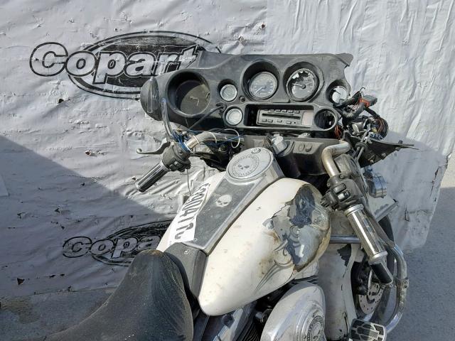 1HD1FCW112Y606656 - 2002 HARLEY-DAVIDSON FLHTCUI WHITE photo 5