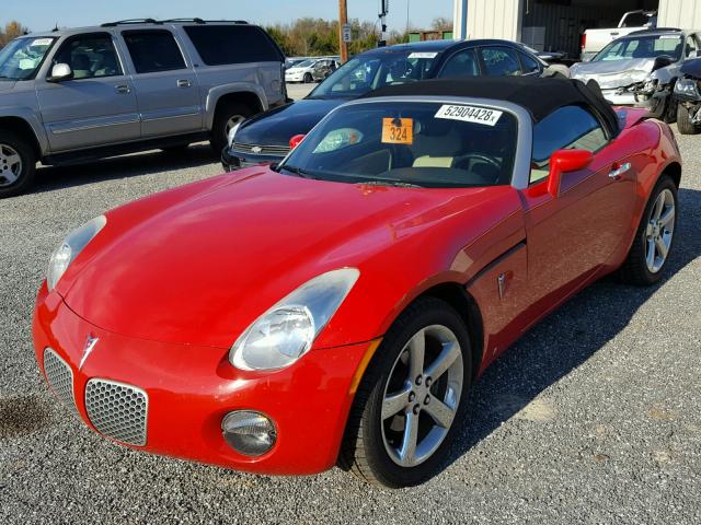 1G2MB35B98Y102146 - 2008 PONTIAC SOLSTICE RED photo 2