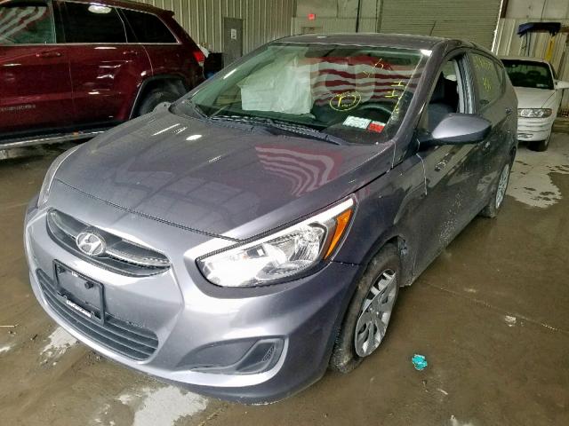 KMHCT5AE2HU325406 - 2017 HYUNDAI ACCENT SE GRAY photo 2