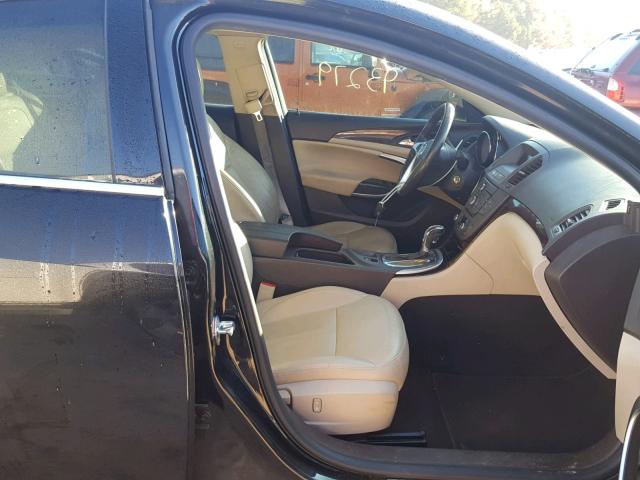 W04GN5EC6B1033785 - 2011 BUICK REGAL BLACK photo 5