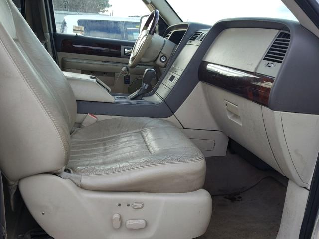 5LMFU28R14LJ31481 - 2004 LINCOLN NAVIGATOR Ақ фото 5