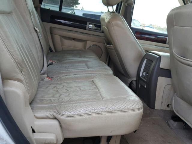 5LMFU28R14LJ31481 - 2004 LINCOLN NAVIGATOR Ақ фото 6