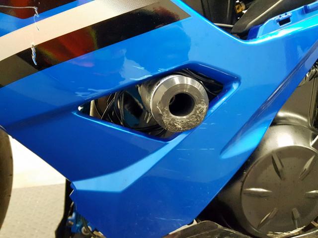 JKAEXEK16JDA11970 - 2018 KAWASAKI EX650 F BLUE photo 19