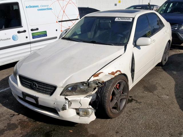 JTHBD182310031008 - 2001 LEXUS IS 300 WHITE photo 2