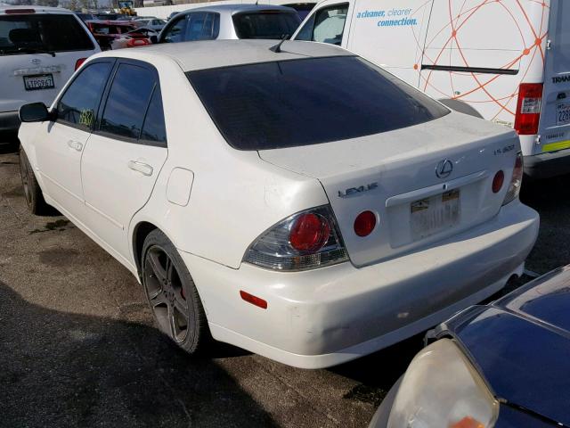 JTHBD182310031008 - 2001 LEXUS IS 300 WHITE photo 3