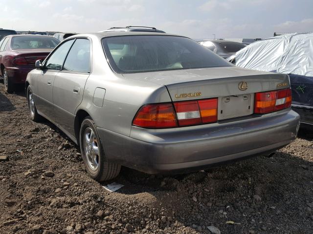 JT8BF28G8W0143712 - 1998 LEXUS ES 300 GRAY photo 3