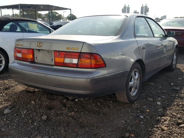 JT8BF28G8W0143712 - 1998 LEXUS ES 300 GRAY photo 4