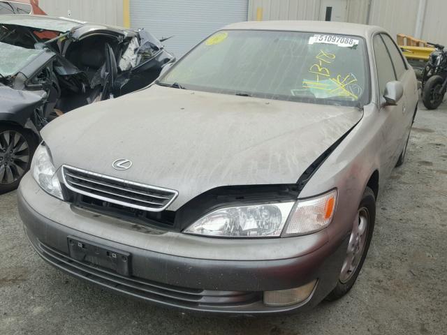 JT8BF28G8W0107034 - 1998 LEXUS ES 300 GRAY photo 2