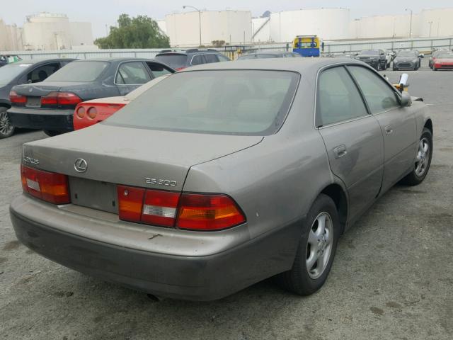 JT8BF28G8W0107034 - 1998 LEXUS ES 300 GRAY photo 4