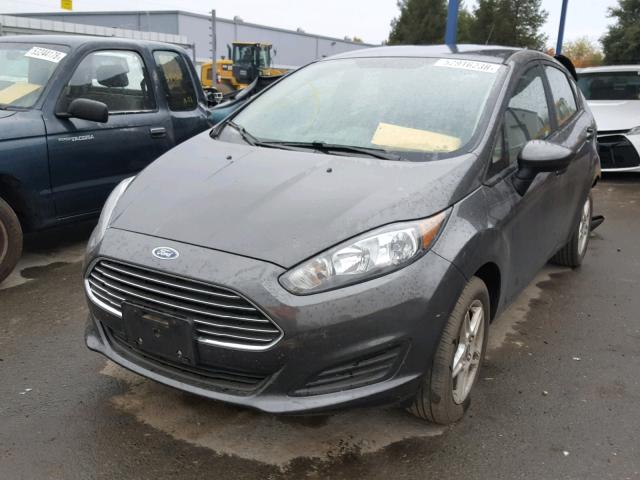 3FADP4EJ1HM154253 - 2017 FORD FIESTA SE GRAY photo 2