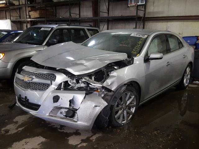 1G11H5SA4DF169336 - 2013 CHEVROLET MALIBU LTZ ვერცხლისფერი ფოტო 2