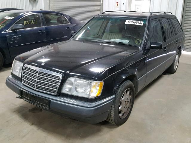 WDBEA92E4SF339018 - 1995 MERCEDES-BENZ E 320 BLACK photo 2