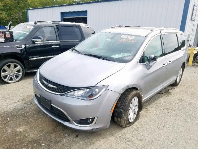 2C4RC1BG9KR685722 - 2019 CHRYSLER PACIFICA T SILVER photo 2