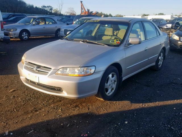 1HGCG5559WA271573 - 1998 HONDA ACCORD EX SILVER photo 2