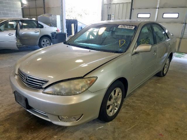 4T1BE32K35U966896 - 2005 TOYOTA CAMRY LE SILVER photo 2