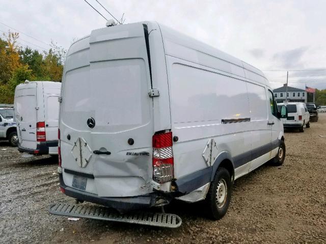 WD3PE8CB5B5605689 - 2011 MERCEDES-BENZ SPRINTER 2 WHITE photo 4