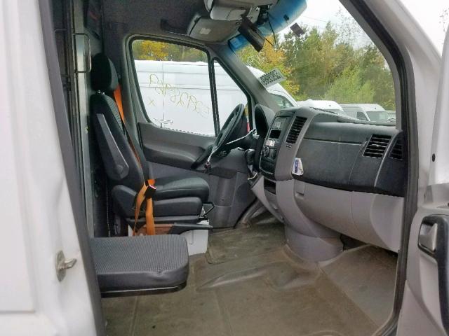 WD3PE8CB5B5605689 - 2011 MERCEDES-BENZ SPRINTER 2 WHITE photo 5