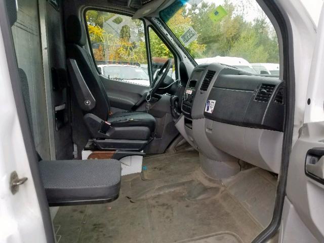 WD3PE8CB1B5602305 - 2011 MERCEDES-BENZ SPRINTER 2 WHITE photo 5