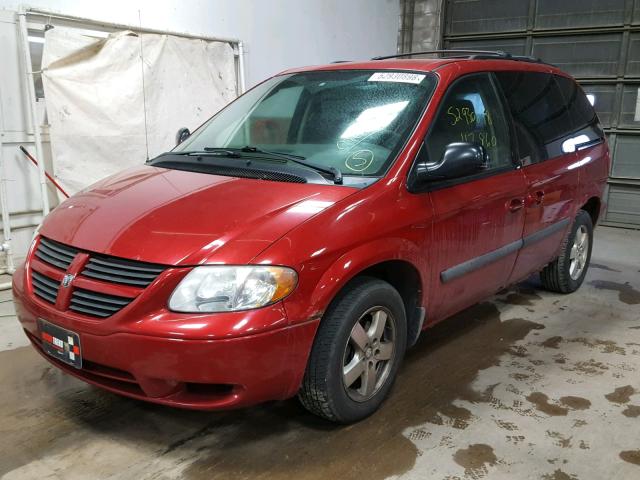 1D4GP45RX6B756069 - 2006 DODGE CARAVAN SX RED photo 2