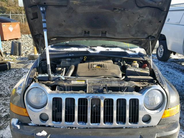 1J4GL58525W682414 - 2005 JEEP LIBERTY LI GRAY photo 7