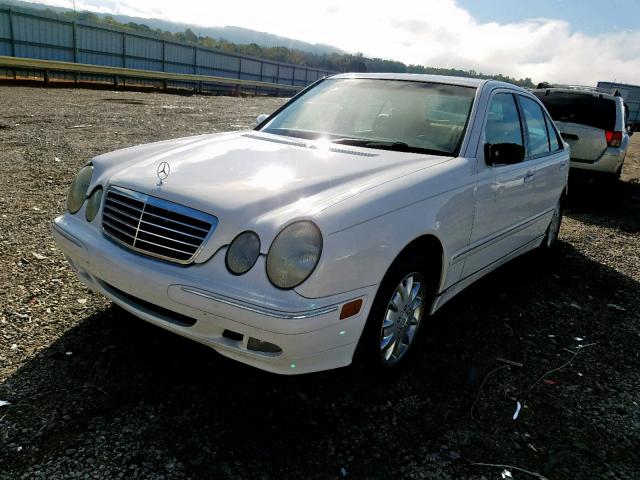 WDBJF65J6YB137823 - 2000 MERCEDES-BENZ E 320 WHITE photo 2