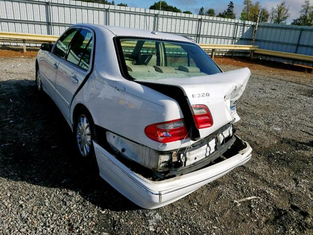 WDBJF65J6YB137823 - 2000 MERCEDES-BENZ E 320 WHITE photo 3