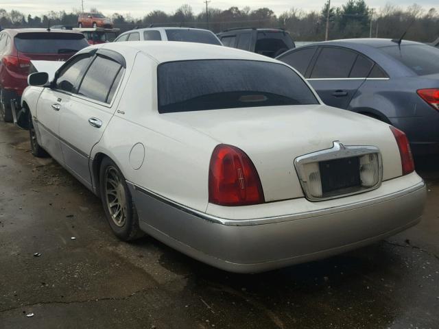 1LNHM82W21Y620788 - 2001 LINCOLN TOWN CAR S WHITE photo 3