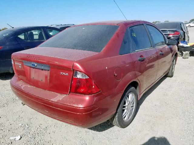 1FAFP34N15W182766 - 2005 FORD FOCUS ZX4 RED photo 4