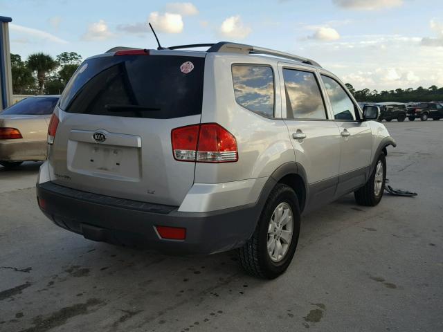 KNDJJ741595024940 - 2009 KIA BORREGO LX SILVER photo 4